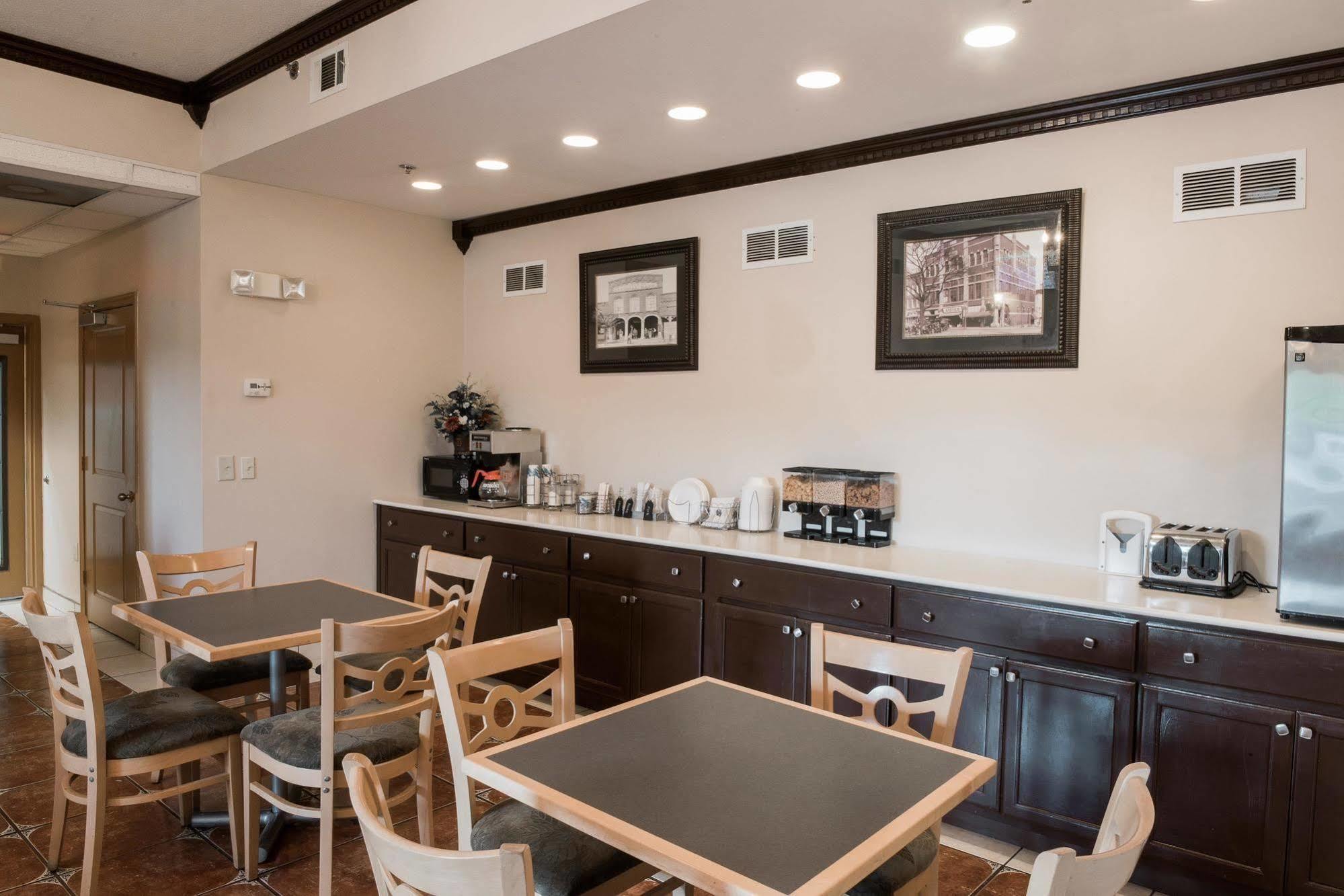 Americas Best Value Inn & Suites-Griffin Εξωτερικό φωτογραφία